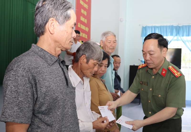 Góp thêm sắc xuân với người dân miệt vườn sông nước Đồng Tháp và Vĩnh Long