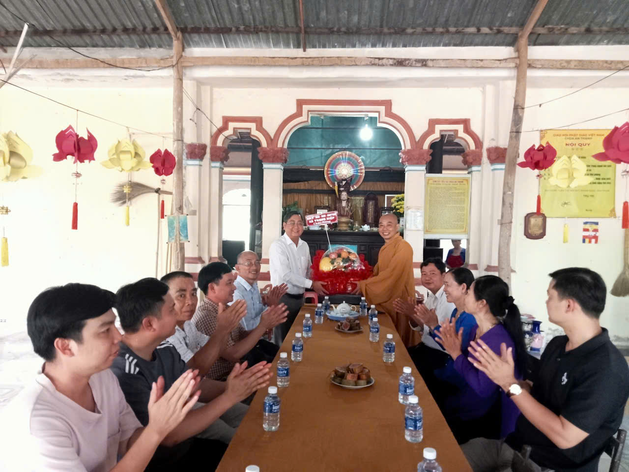 Lãnh đạo xã Trung Hiệp thăm, chúc mừng Đại lễ Vu lan báo hiếu năm 2026