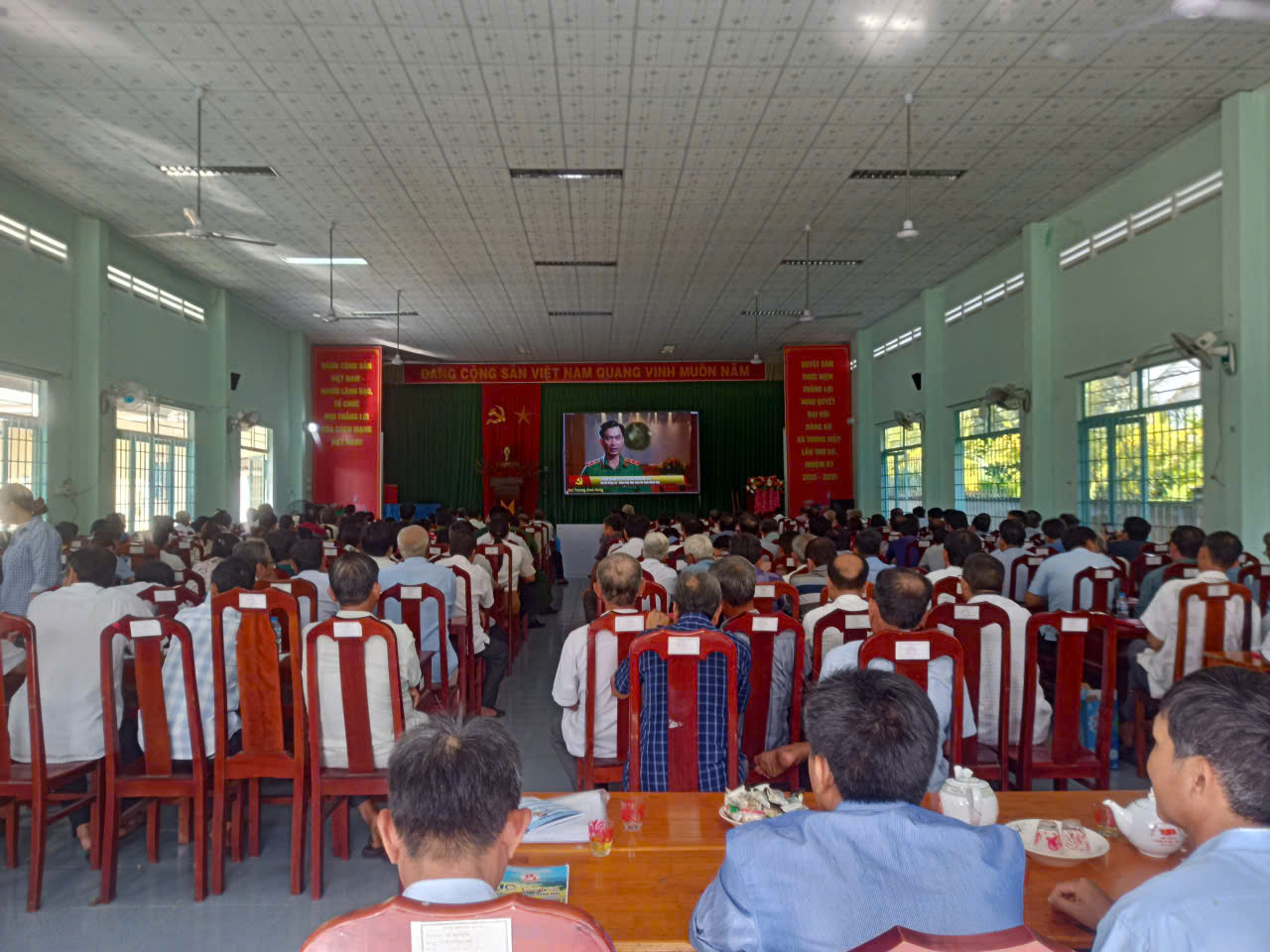 Đảng ủy xã Trung Hiệp tổ chức Hội nghị trực tuyến nghiên cứu, học tập, quán triệt và triển khai thực hiện một số Nghị quyết, Chỉ thị của Bộ Chính trị