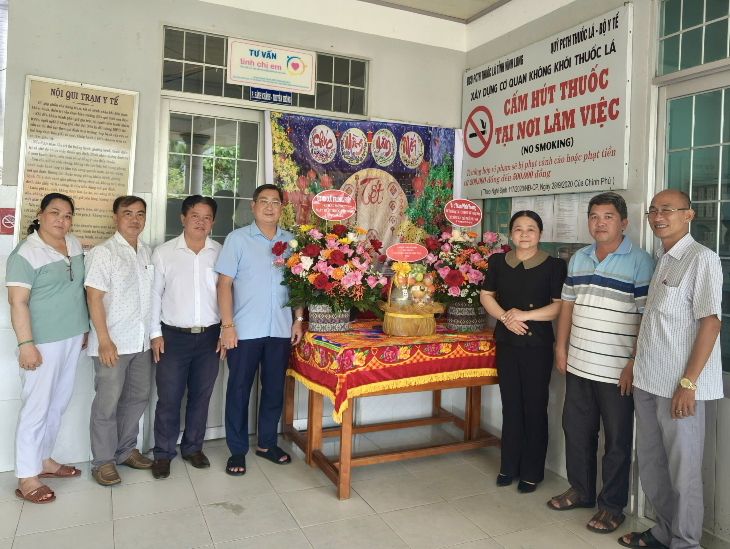 Đảng ủy - UBND xã Trung Hiệp thăm, chúc mừng Trạm Y tế xã Trung Hiệp nhân kỷ niệm Ngày Thầy thuốc Việt Nam năm 2026