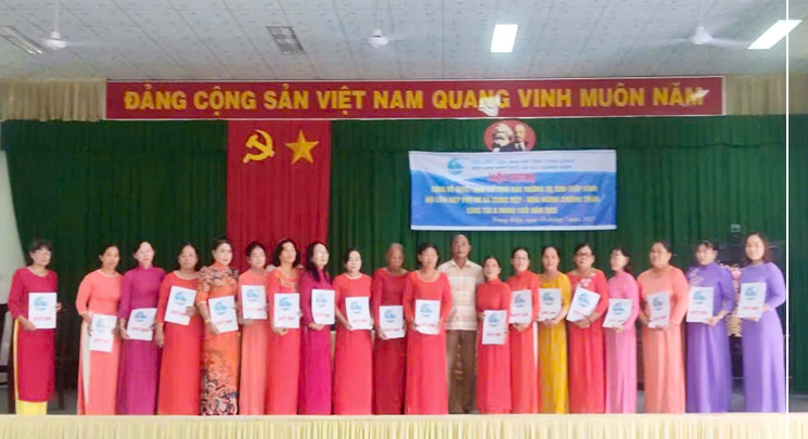 Công bố các quyết định chỉ định Ban Chấp hành, Ban Thường vụ Hội LHPN xã Trung Hiệp