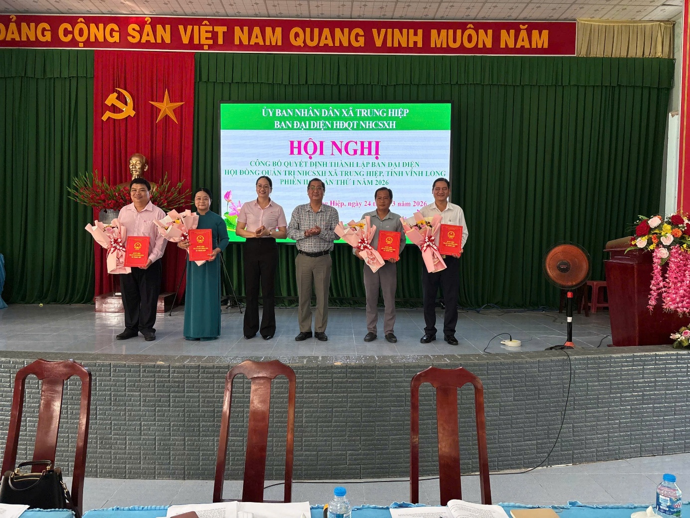 Công bố Quyết định thành lập Ban đại diện Hội đồng quản trị Ngân hàng Chính sách xã hội xã Trung Hiệp, tỉnh Vĩnh Long